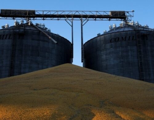 Produtores brasileiros ficam sem espaço em silos com acúmulo de safras recordes